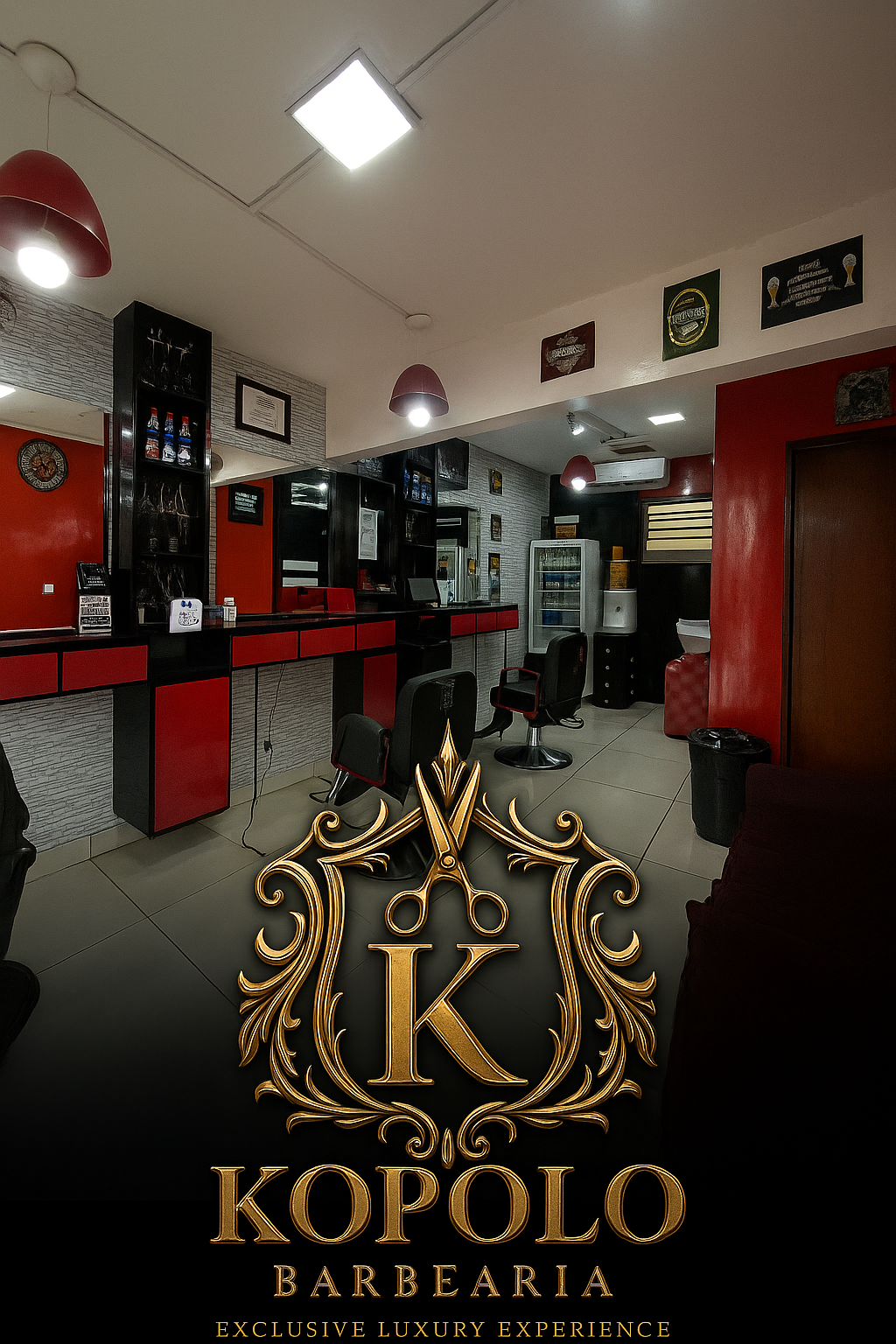 Interior da Kopolo com estações vermelhas e pretas e o brasão dourado da barbearia